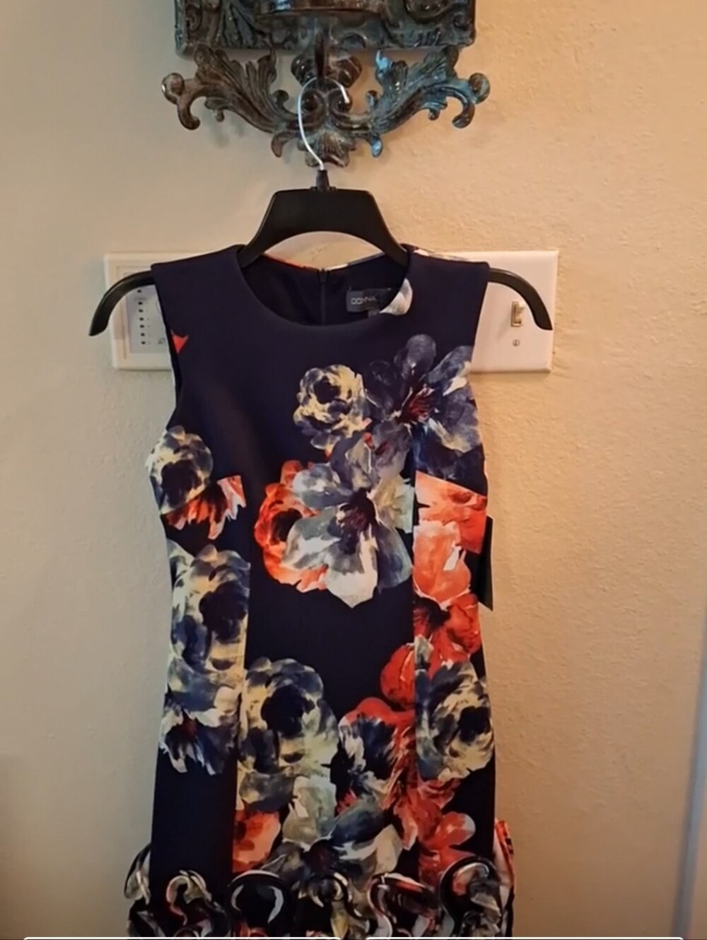 Donna Ricco Floral Stretch Dress. Size 2  NWT